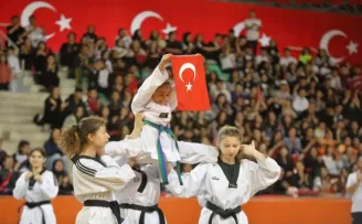19 Mayıs Atatürk’ü Anma, Gençlik ve Spor Bayramı kutlanıyor