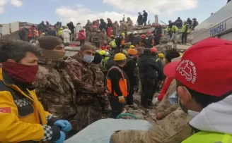 Adıyaman’da bir kişi enkazdan 105 saat sonra kurtarıldı