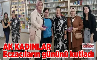 AK Kadınlar Eczacıların gününü kutladı