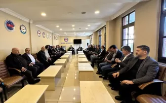 AK Parti Trabzon milletvekili adayı Şen Memur-Sen’i ziyaret etti