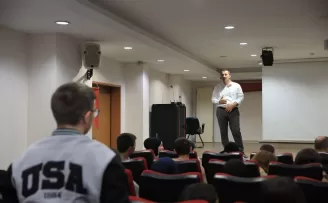 Akçaabat Belediye Başkanı Ekim, lise öğrencileriyle tecrübelerini paylaştı
