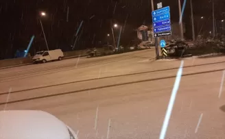 Alaçam'da kar yağışı etkili oluyor