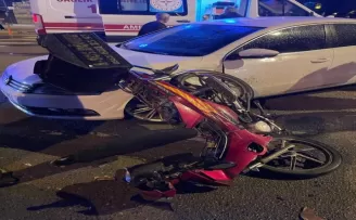 Alaçam’da otomobille çarpışan motosikletin sürücüsü yaralandı