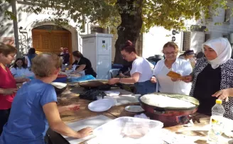 Alaplı’da ihtiyaç sahibi öğrenciler yararına kermes düzenlendi