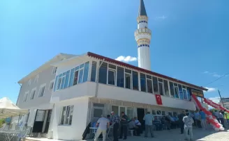 Almus’ta yeni yapılan cami ibadete açıldı