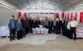 Amasya’da çiftçilere 60 ton Macar fiği ve yem bezelyesi tohumu dağıtıldı