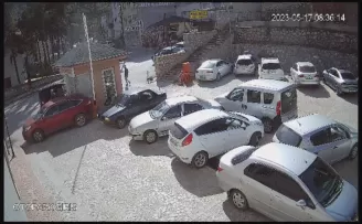Amasya’da geri manevra yapan otomobilin çarptığı kişi yaralandı