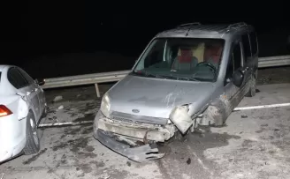 Amasya'da  hafif ticari araç ile otomobilin çarpıştığı kazada 2 kişi yaralandı