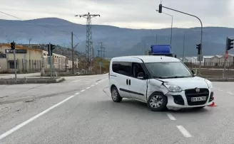 Amasya’da iki hafif ticari aracın çarpıştığı kazada 6 kişi yaralandı