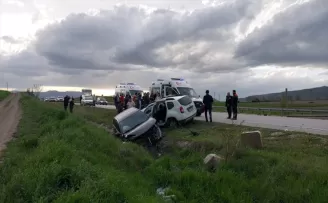 Amasya’da iki otomobilin çarpışması sonucu 4 kişi yaralandı