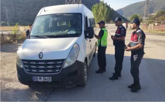 Amasya’da jandarma ekipleri okul servislerini denetledi