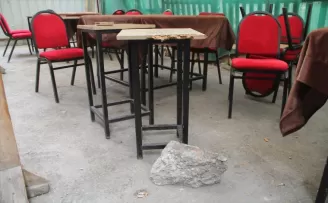 Amasya’da kahvehanedeki kişinin üzerine beton parçası düştü