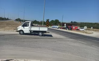 Amasya’da kamyonetle çarpışan otomobildeki 3 kişi yaralandı