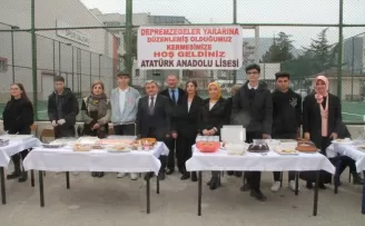 Amasya’da lise öğrencileri depremzedeler yararına kermes düzenledi