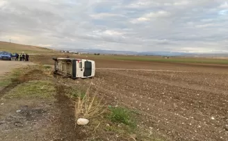 Amasya'da minibüs devrildi 3 kişi yaralandı
