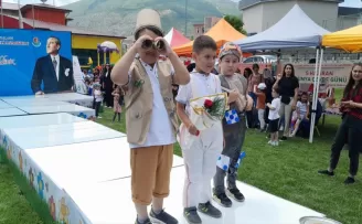 Amasya’da minikler Türkiye Çevre Haftası temalı defile düzenledi