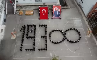 Amasya’da öğrencilerden “1938 ve sonsuzluk“ koreografisi