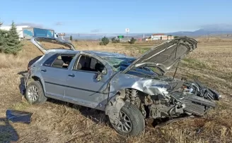 Amasya'da otomobil ile pikabın çarpıştığı kazada 3 kişi yaralandı