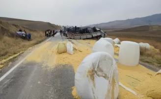 Amasya'da  otomobille tırın çarpıştığı kazada 3 kişi yaralandı
