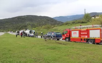Amasya’da refüje çarpan otomobildeki 4 kişi yaralandı