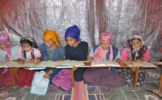 Amasya’da tarım işçilerinin çocuklarına Kur’an eğitimi veriliyor