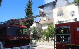 Amasya’da yangın çıkan ev kullanılamaz hale geldi