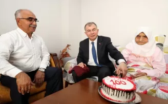 Amasya’da yaşayan 100 yaşındaki Pembe ninenin kimliği yenilendi