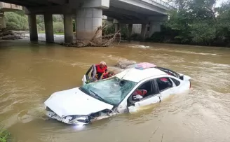 Amasya’da Yeşilırmak’a düşen otomobildeki 5 kişi yaralandı