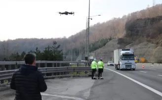 Anadolu Otoyolu'nda kurallara uymayan sürücüler drondan kaçamadı
