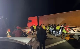 Anadolu Otoyolu'nda tırla çarpışan otomobilin sürücüsü hayatını kaybetti