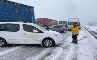 Anadolu Otoyolu’nun Bolu kesiminde zincirleme kaza ulaşımı aksattı