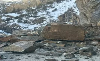 Artvin-Ardahan kara yolu heyelan nedeniyle ulaşıma kapandı