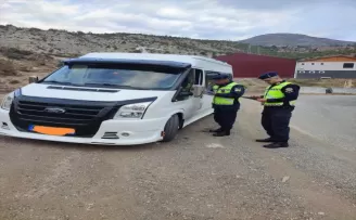 Artvin’de jandarma ekipleri okul servislerini denetliyor
