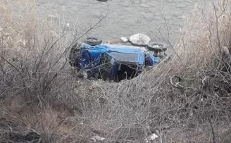 Artvin'de otomobil şarampole devrildi, 1 kişi öldü, 1 kişi yaralandı