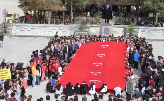 Asarcık’ta Cumhuriyet’in 100. yılı nedeniyle bayrak yürüyüşü yapıldı