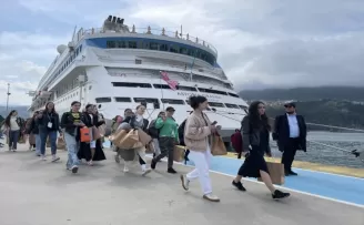 “Astoria Grande“ kruvaziyeri, 553 yolcusuyla Amasra’da demirledi
