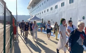“Astoria Grande“ kruvaziyeri 811 yolcusuyla Amasra’ya geldi