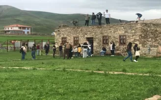 Avrupalı öğrenciler Bayburt’un tarihi ve turistik mekanlarını gezdi