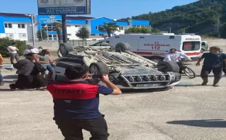 Ayancık’ta iki otomobilin çarpıştığı kazada iki kişi yaralandı