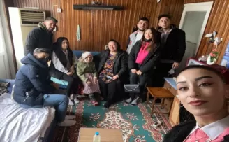 Ayancık'ta üniversite öğrencilerinden yaşlılara ziyaret