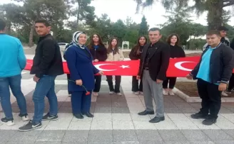 Bafra’da Cumhuriyet’in 100. yılı dolayısıyla şehitlik ziyaret edildi