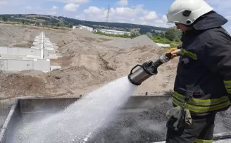 Bafra’da konteynerde çıkan yangın söndürüldü