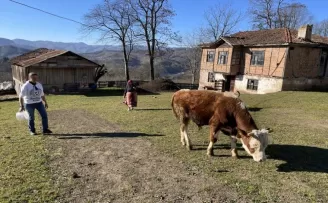 Bahçesindeki ürünlerden 44 çeşit sirke yaptı
