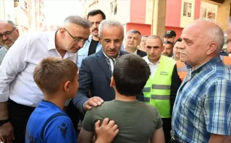 Bakan Uraloğlu’ndan bisikletleri sel sularına kapılan çocuklara sürpriz