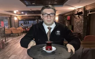 Bartın'da otizmli garson çalışma azmiyle takdir topluyor