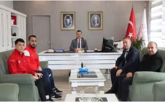 Başarılı sporcu öğrenciden Tokat Milli Eğitim Müdürü Özdemir’e ziyaret
