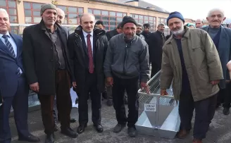 Bayburt'ta yetiştiricilere 691 koyun yemliği dağıtıldı
