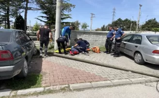 Bolu’da bakım yaptığı direk devrilen işçi yaralandı