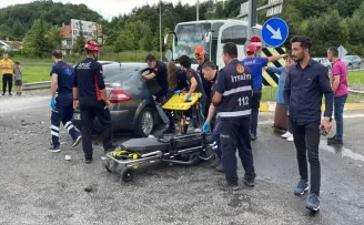 Bolu’da çarpışan iki otomobildeki 9 kişi yaralandı
