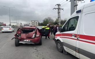Bolu’da kamyonun çarptığı otomobildeki 4 kişi yaralandı